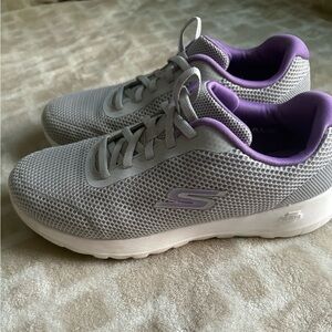 Skechers Women's Light Gray Mesh Sneakers with Purple Trim